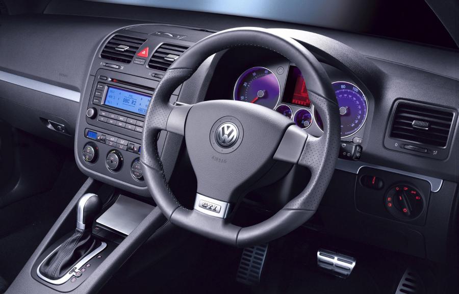  Volkswagen Golf GTi 2004 года  (фото 2 из 15)